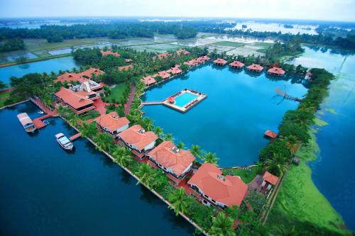 luxury hotels in Kumarakom