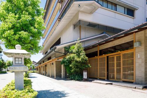 luxury hotels in Ishikawa