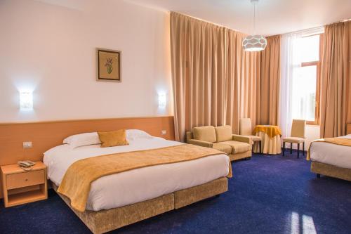 luxury hotels in Durres County