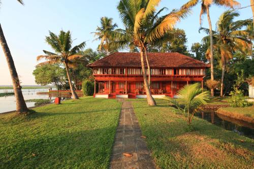 luxury hotels in Kumarakom