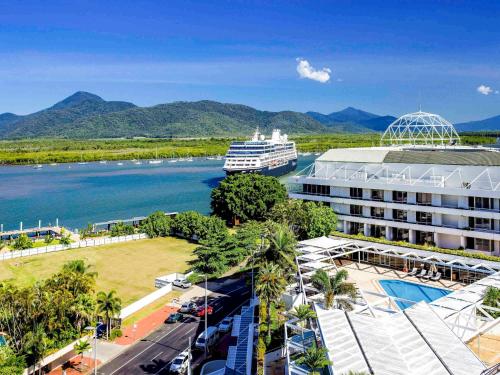 luxury hotels in Cairns Beaches