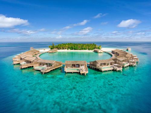 luxury hotels in Manadhoo