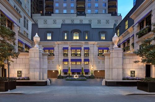 luxury hotels in Illinois