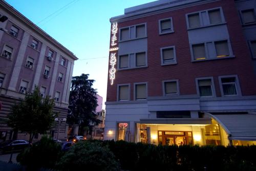 luxury hotels in Tirana Region