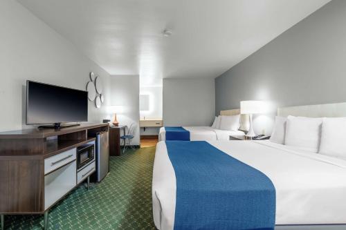 Days Inn & Suites by Wyndham Flagstaff I-40