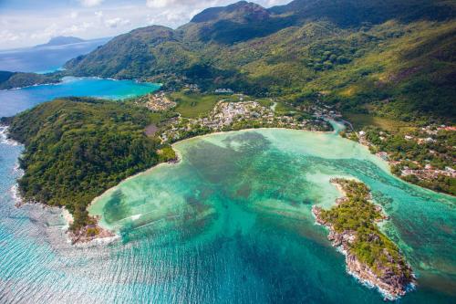 luxury hotels in Beau Vallon