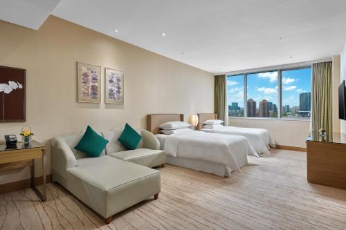 Four Points by Sheraton Shanghai, Daning