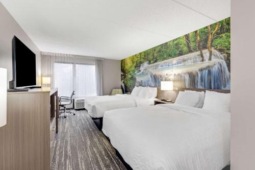Clarion Pointe Near Erie Casino