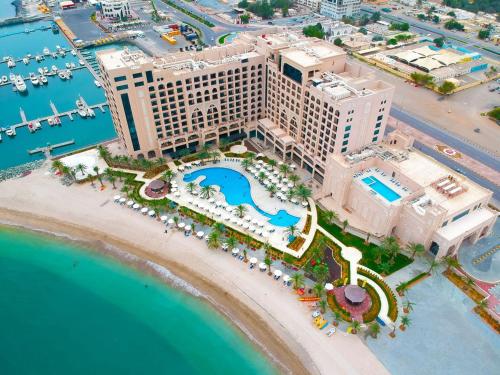 luxury hotels in Al Aqah