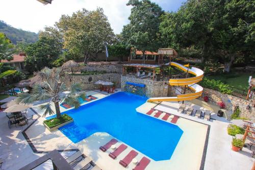 Binniguenda Huatulco & Beach Club