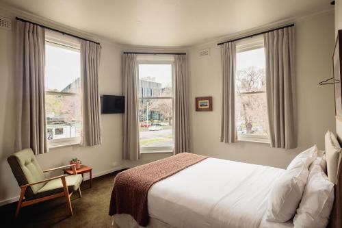 Naughtons Hotel