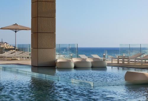 luxury hotels in Tel Aviv