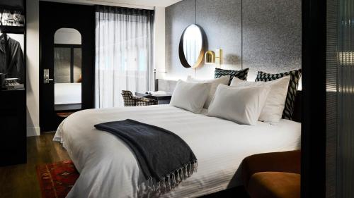 luxury hotels in Melbourne