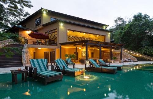 luxury hotels in San Ignacio