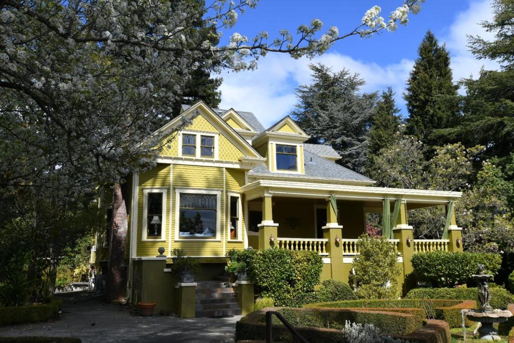 Calderwood Inn