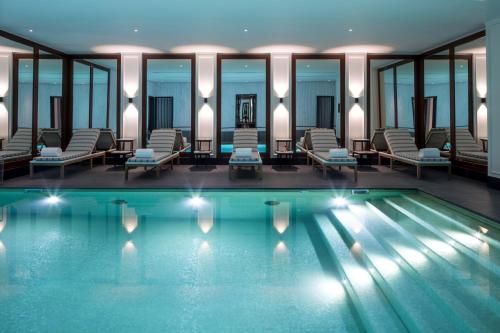 luxury hotels in Paris