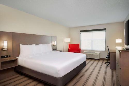 Country Inn & Suites by Radisson Albertville near Outlet Mall