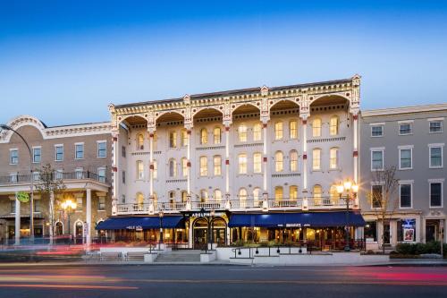 luxury hotels in Saratoga Springs