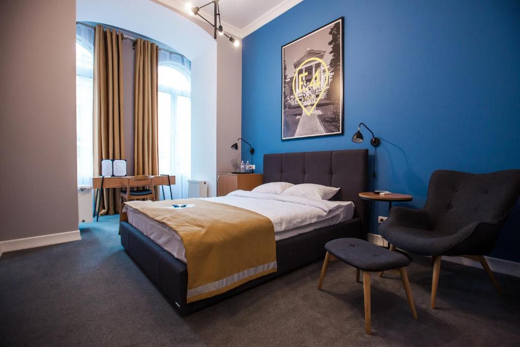 E4 Hotel