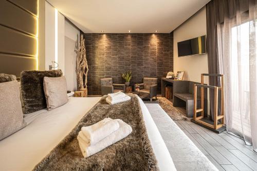 luxury hotels in Santiago'S Route