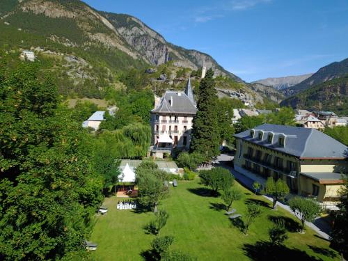 luxury hotels in Great Alpine Road