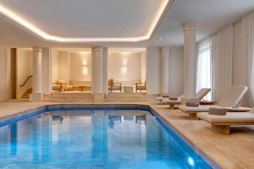 InterContinental Hotels Chantilly Chateau Mont Royal by IHG