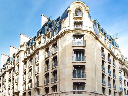 luxury hotels in 8Th Arrondissement