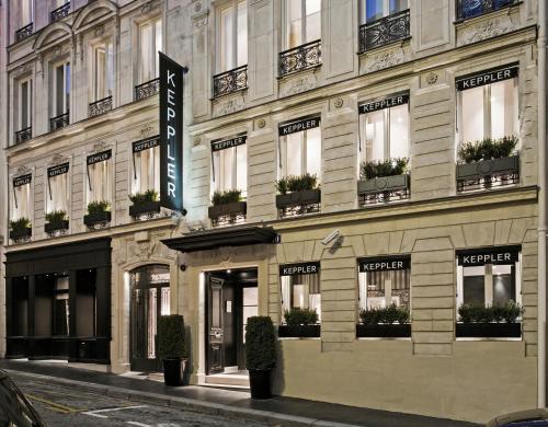 luxury hotels in 7Th Arr. (Near Eiffel Tower)