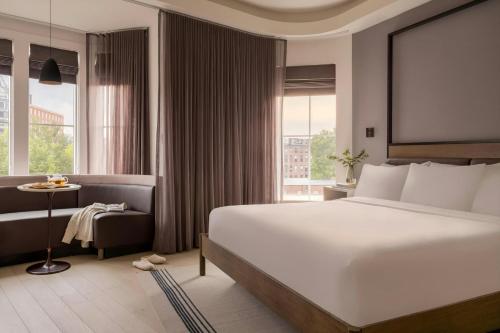 Lark Hotels 907 Main