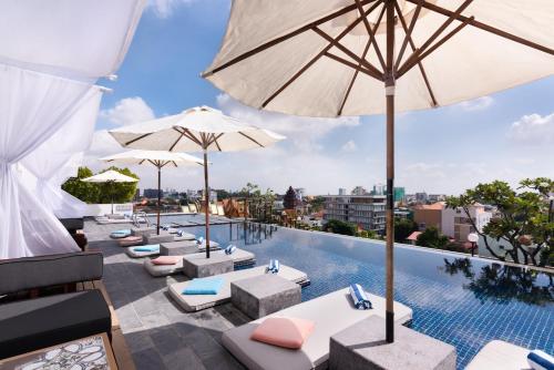 luxury hotels in Phnom Penh