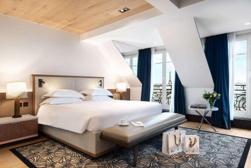 luxury hotels in 8Th Arrondissement