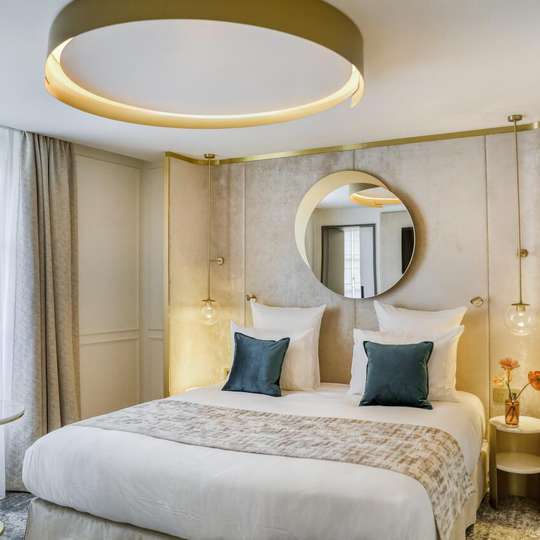 luxury hotels in Paris