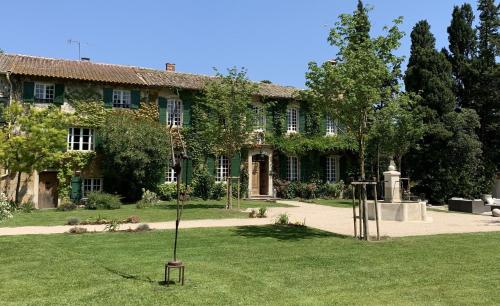 Domaine de Rhodes - 5 Chambres et 7 locations de vacances