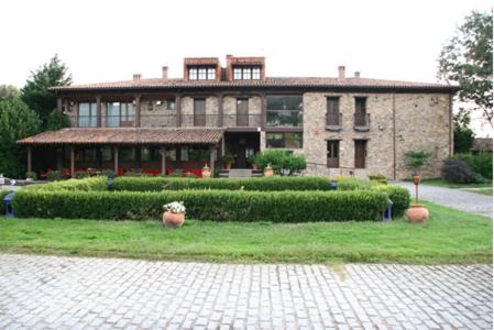 luxury hotels in Caceres Province