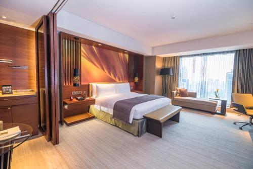 luxury hotels in Manila