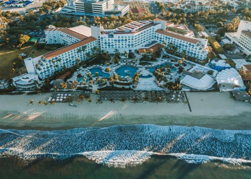 luxury hotels in Nuevo Vallarta