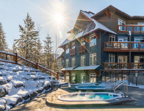 Blackstone Mountain Lodge by CLIQUE