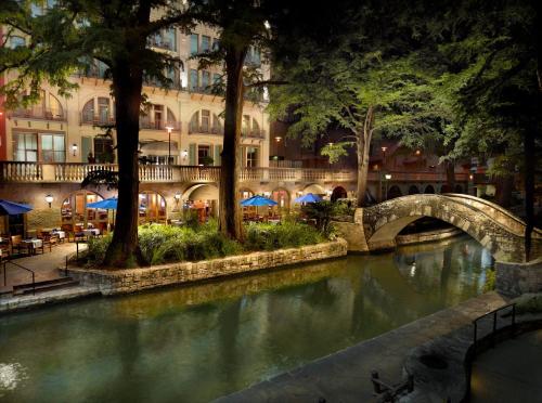 luxury hotels in Bexar County