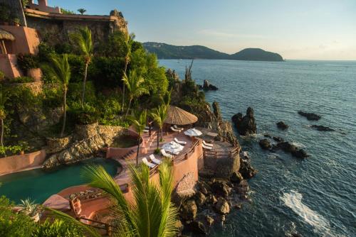 luxury hotels in Ixtapa-Zihuatanejo