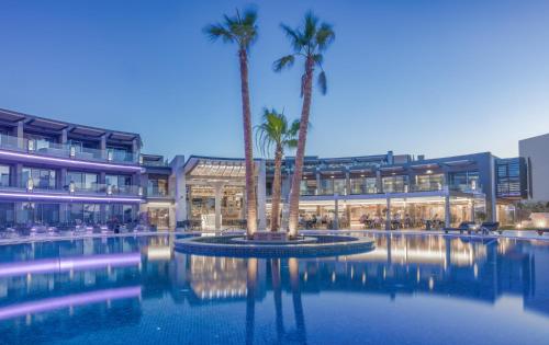 luxury hotels in Adelianos Kampos