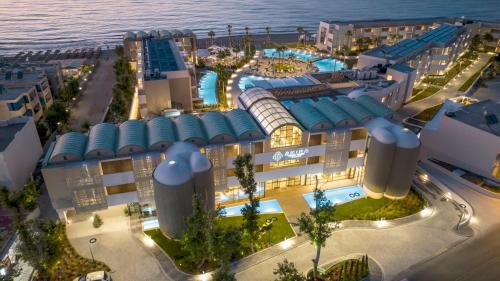 luxury hotels in Adelianos Kampos