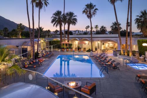 luxury hotels in Palm Springs Uptown