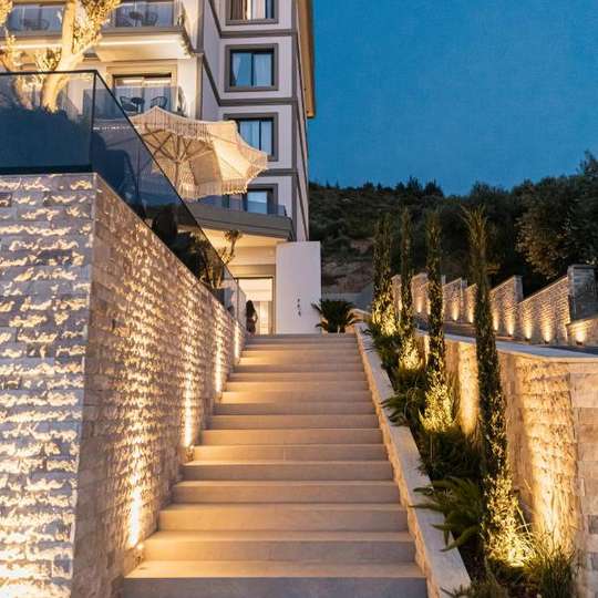 luxury hotels in Vlorë