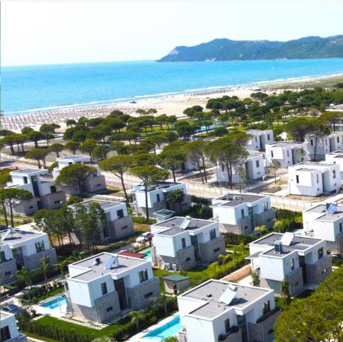 luxury hotels in Durres County