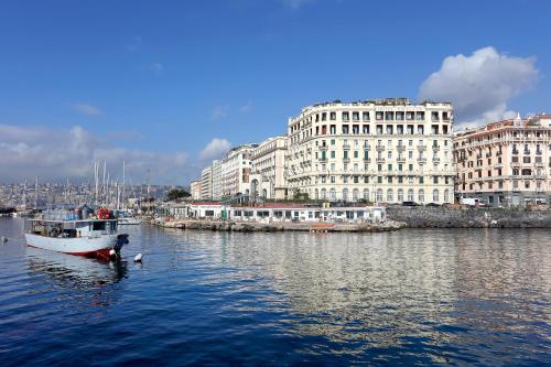 luxury hotels in Naples