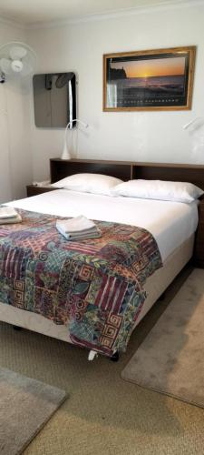 SeaShore Lodge -special prices in Esplanade & Buller St Kingscote-contact us now for the best deal