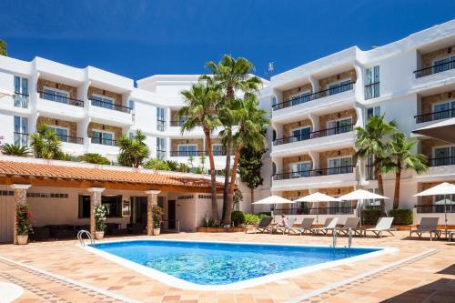 luxury hotels in Santa Eularia Des Riu