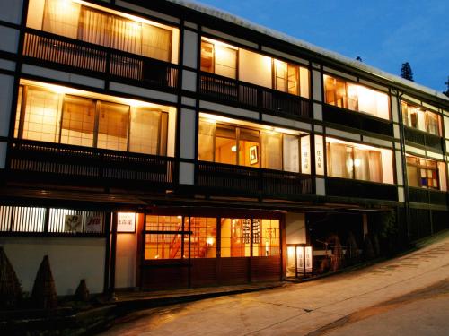 luxury hotels in Yamanouchi