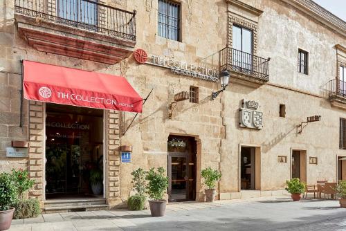 luxury hotels in Caceres Province