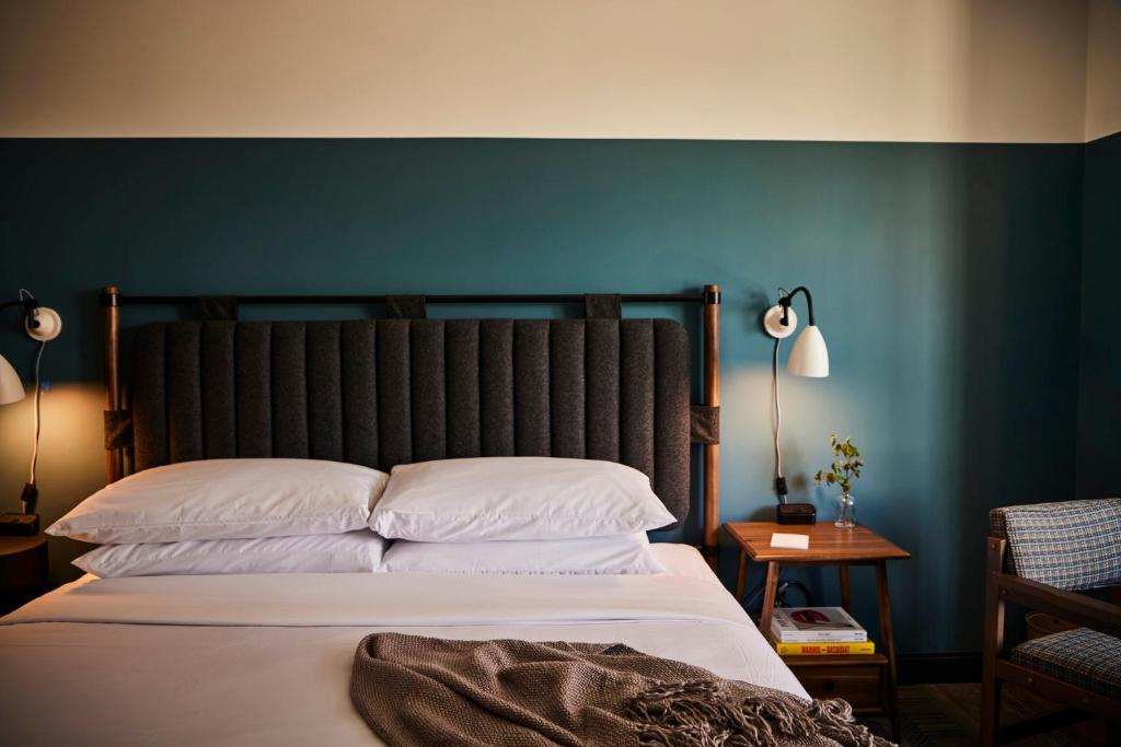 The Junto Hotel